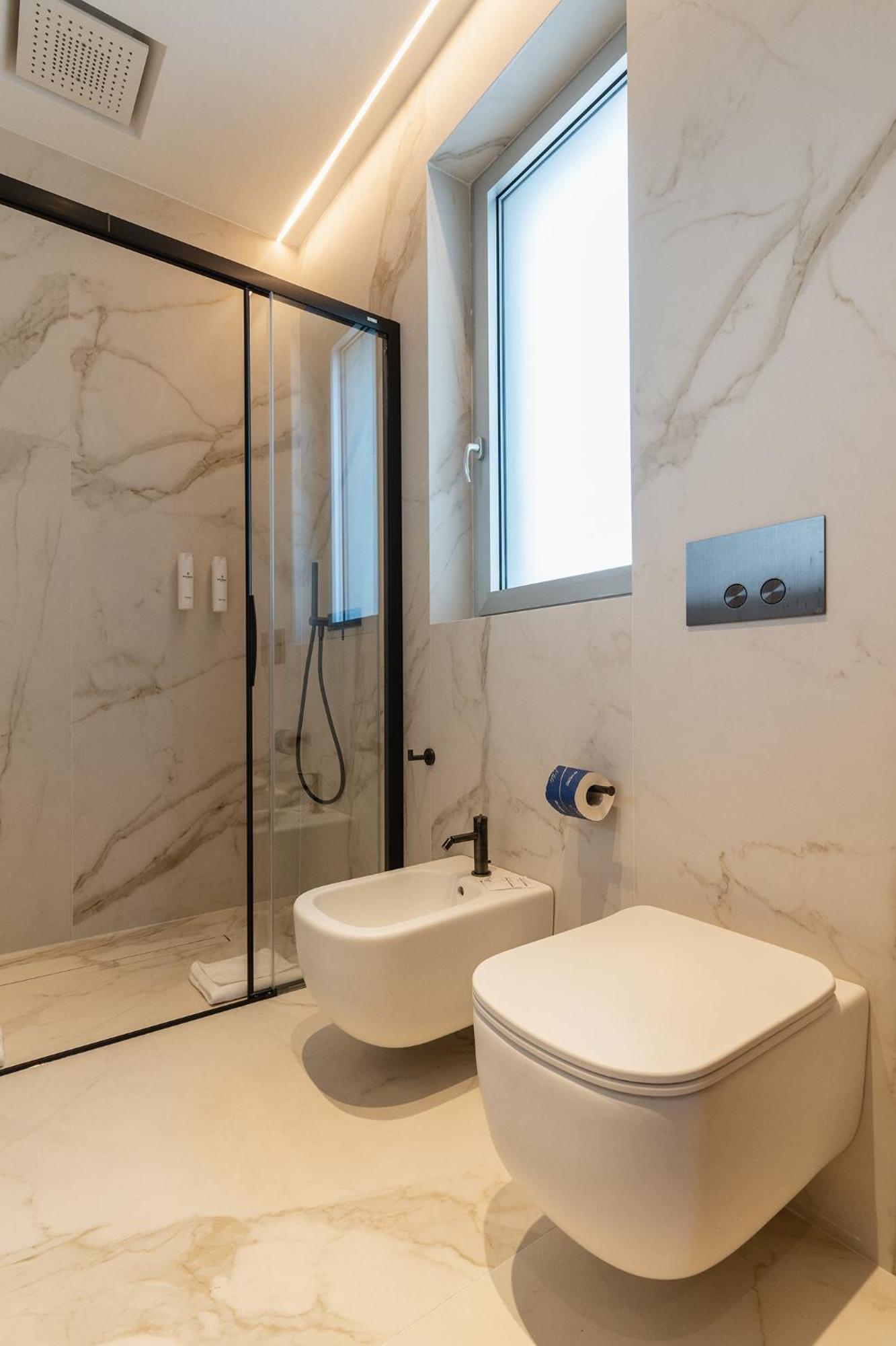Park Penthouse & Pool - Heated Pool - Frühstückspension Bari
