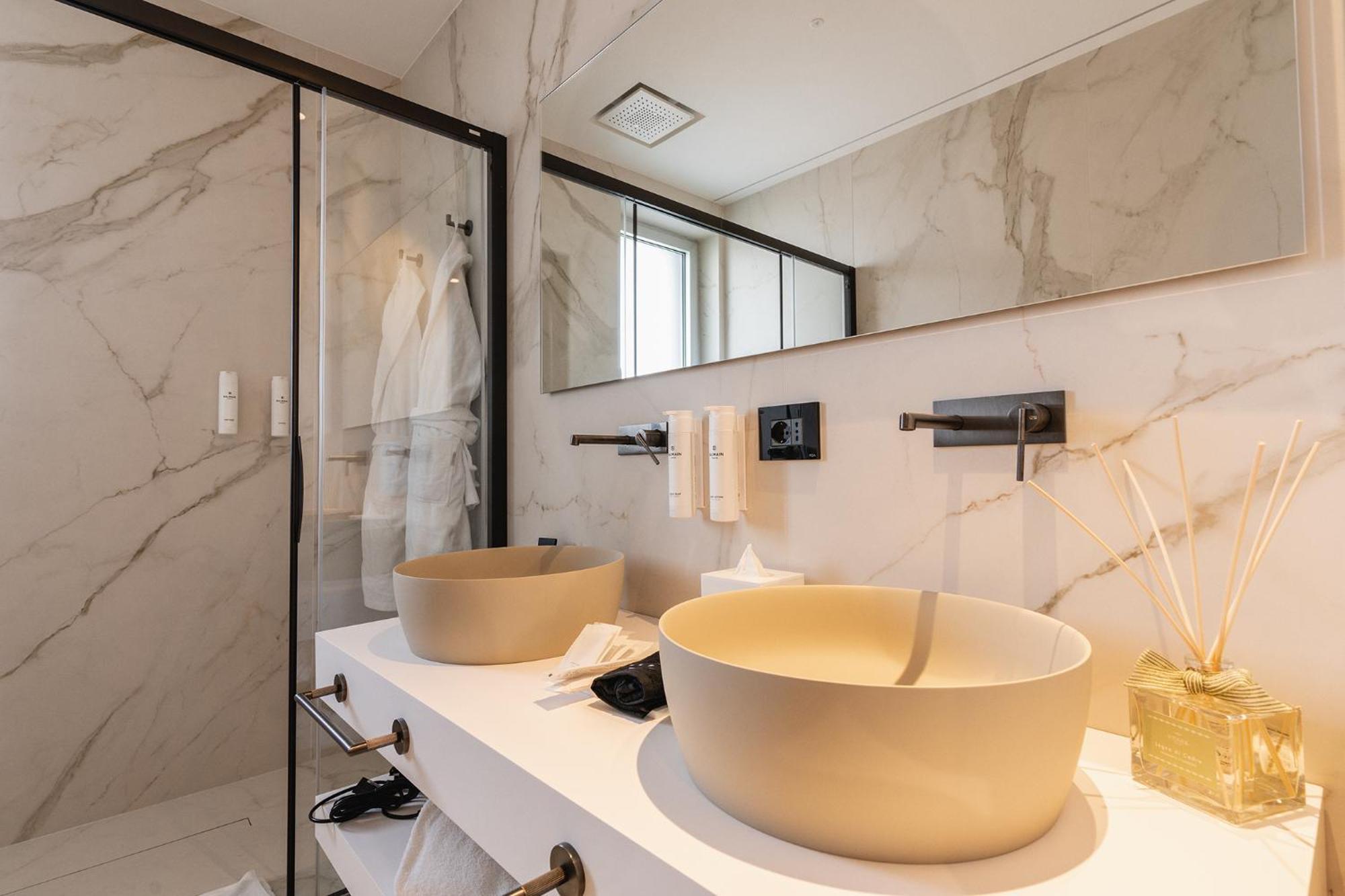 Park Penthouse & Pool - Heated Pool -