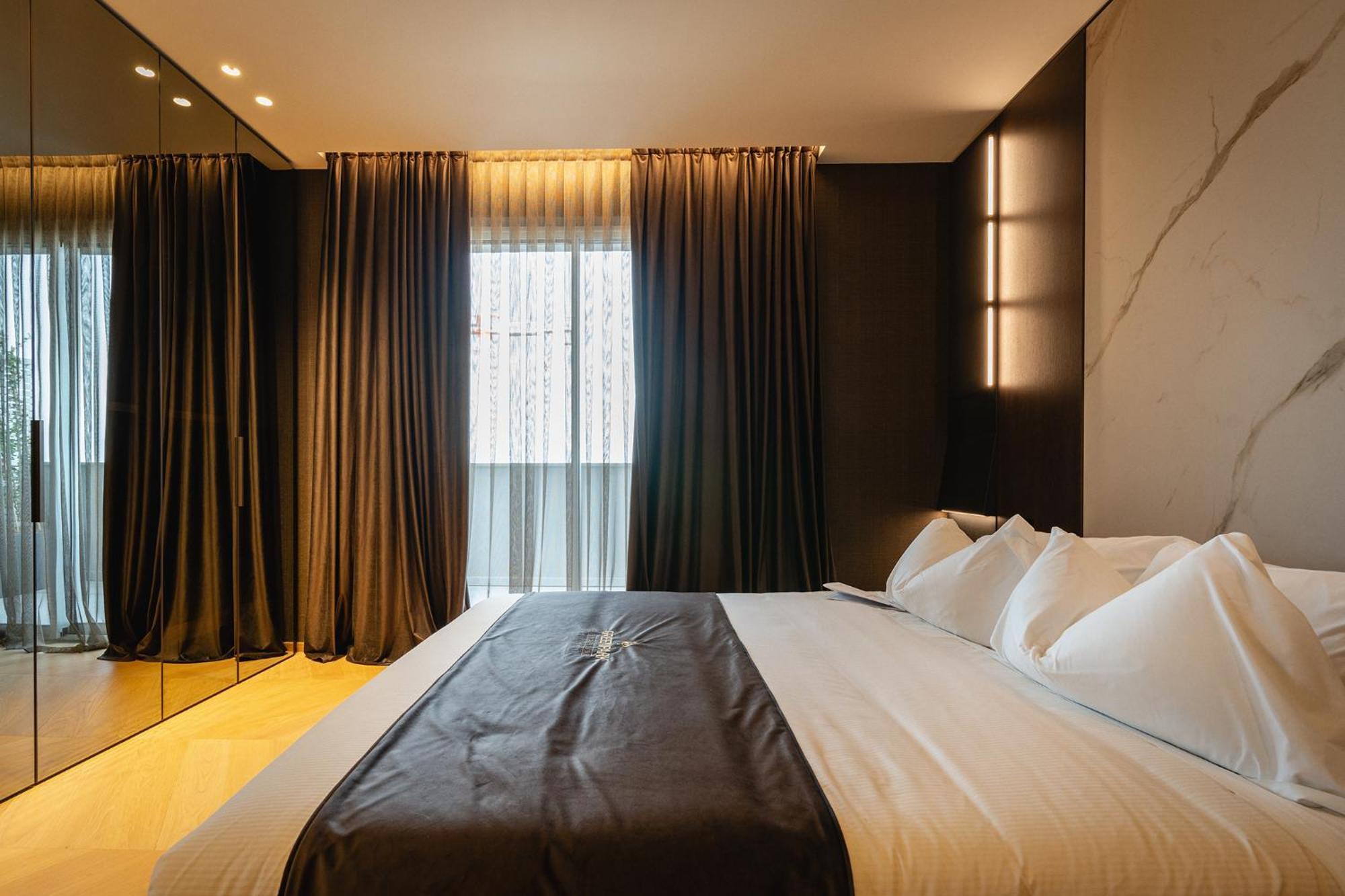 Park Penthouse & Pool - Heated Pool -