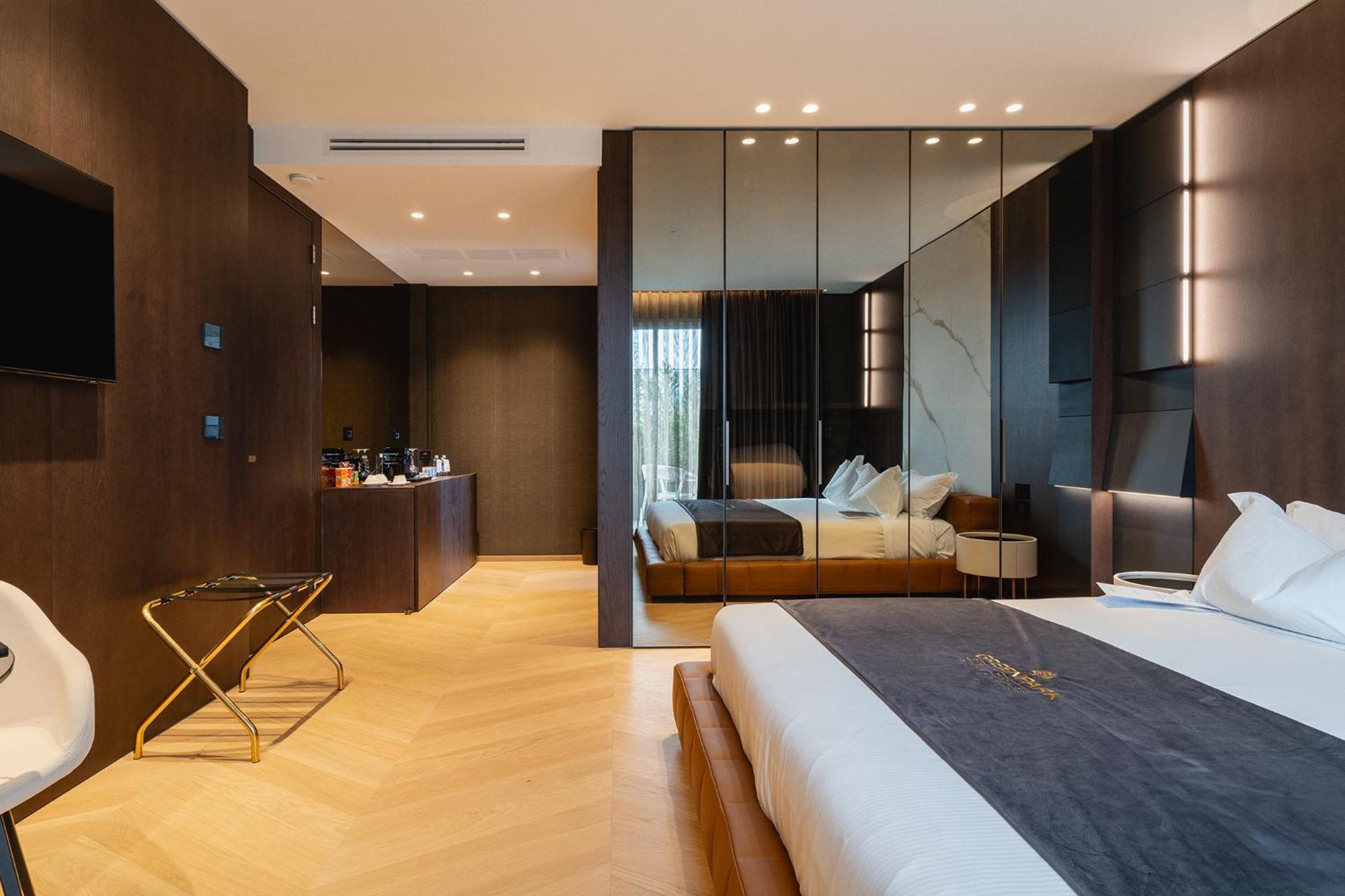 Park Penthouse & Pool - Heated Pool - Bari