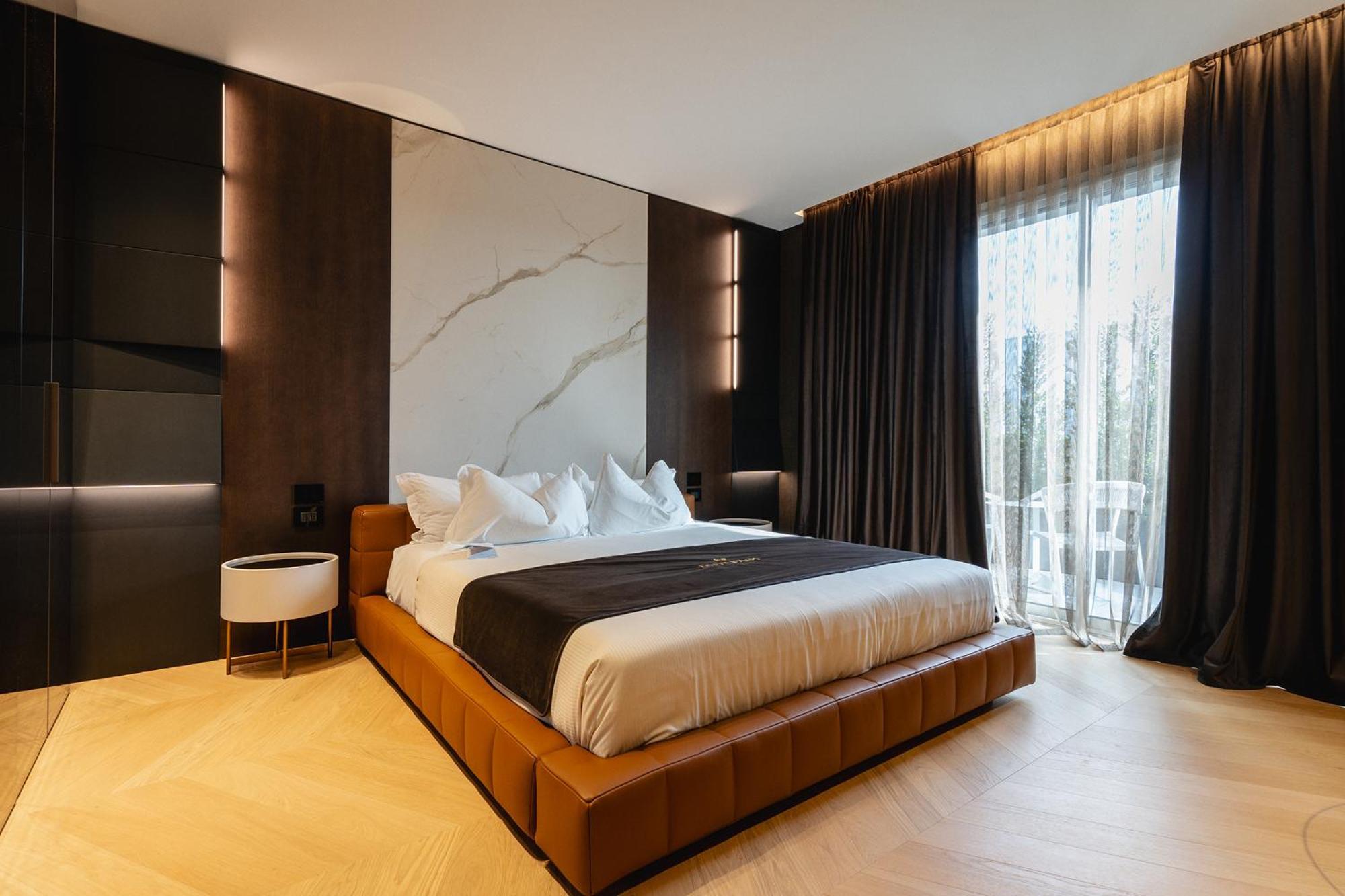 Park Penthouse & Pool - Heated Pool - Frühstückspension Bari