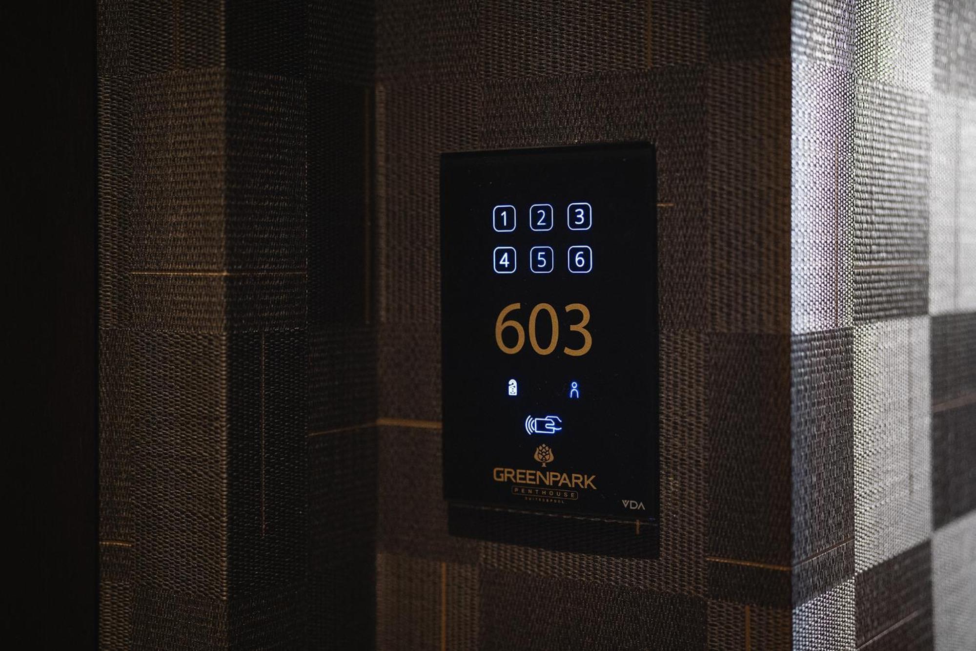 Park Penthouse & Pool - Heated Pool - * Bari